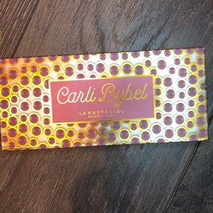 Carli Bybel Anastasia eyeshadow